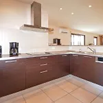 Beautiful In With Kitchen 度假居