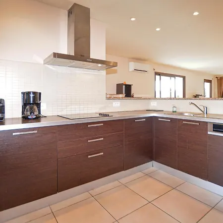 Beautiful In With Kitchen Сasa de vacaciones