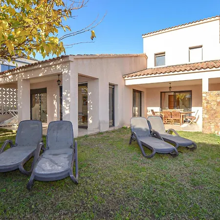 4 Bedroom Amazing In Holiday home *
